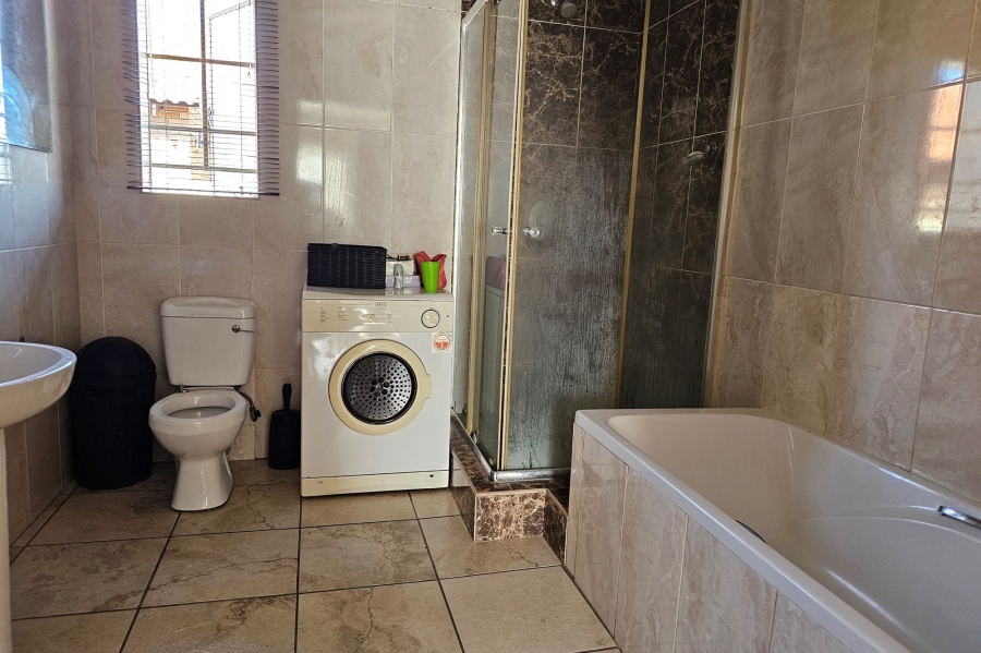 3 Bedroom Property for Sale in Waterval East North West
